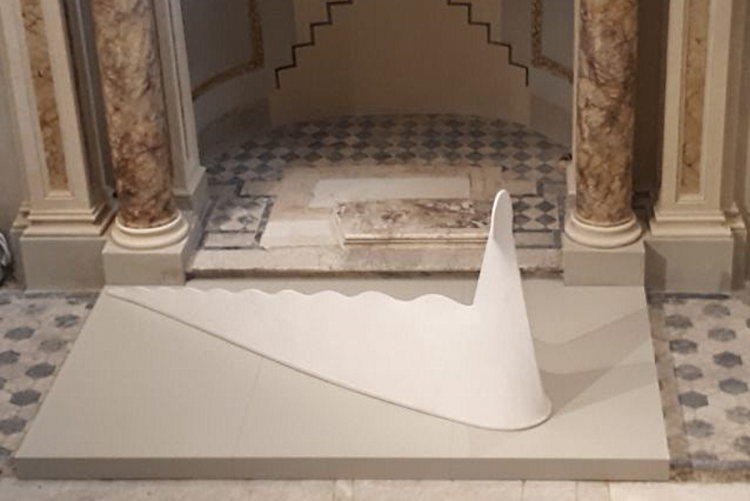Immagine dell'opera Il Grande Rettile, esposta al museo della città