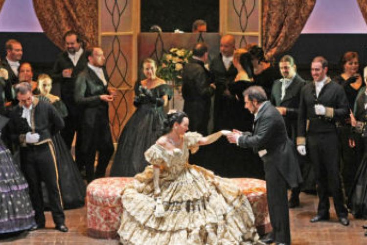 nella foto una scena de La Traviata