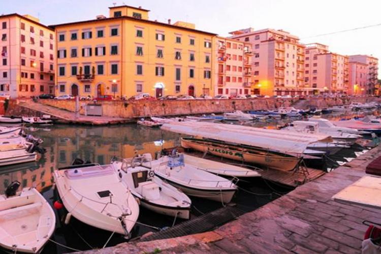 immagine dei fossi al tramonto 