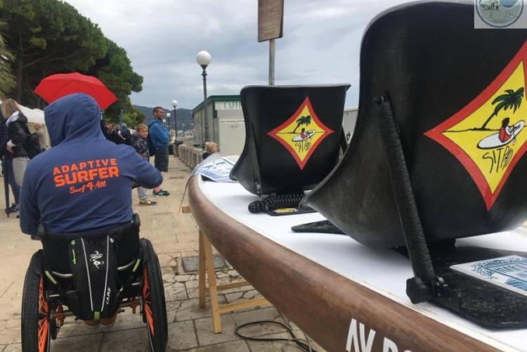 Immagine di un sup adattato per le persone diversamente abili