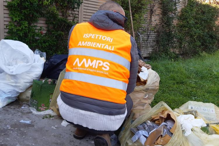 Polizia Municipale e Ispettori Ambientali AAMPS intervengono in varie zone della città. 